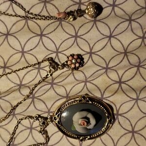 3 1928 vintage necklaces